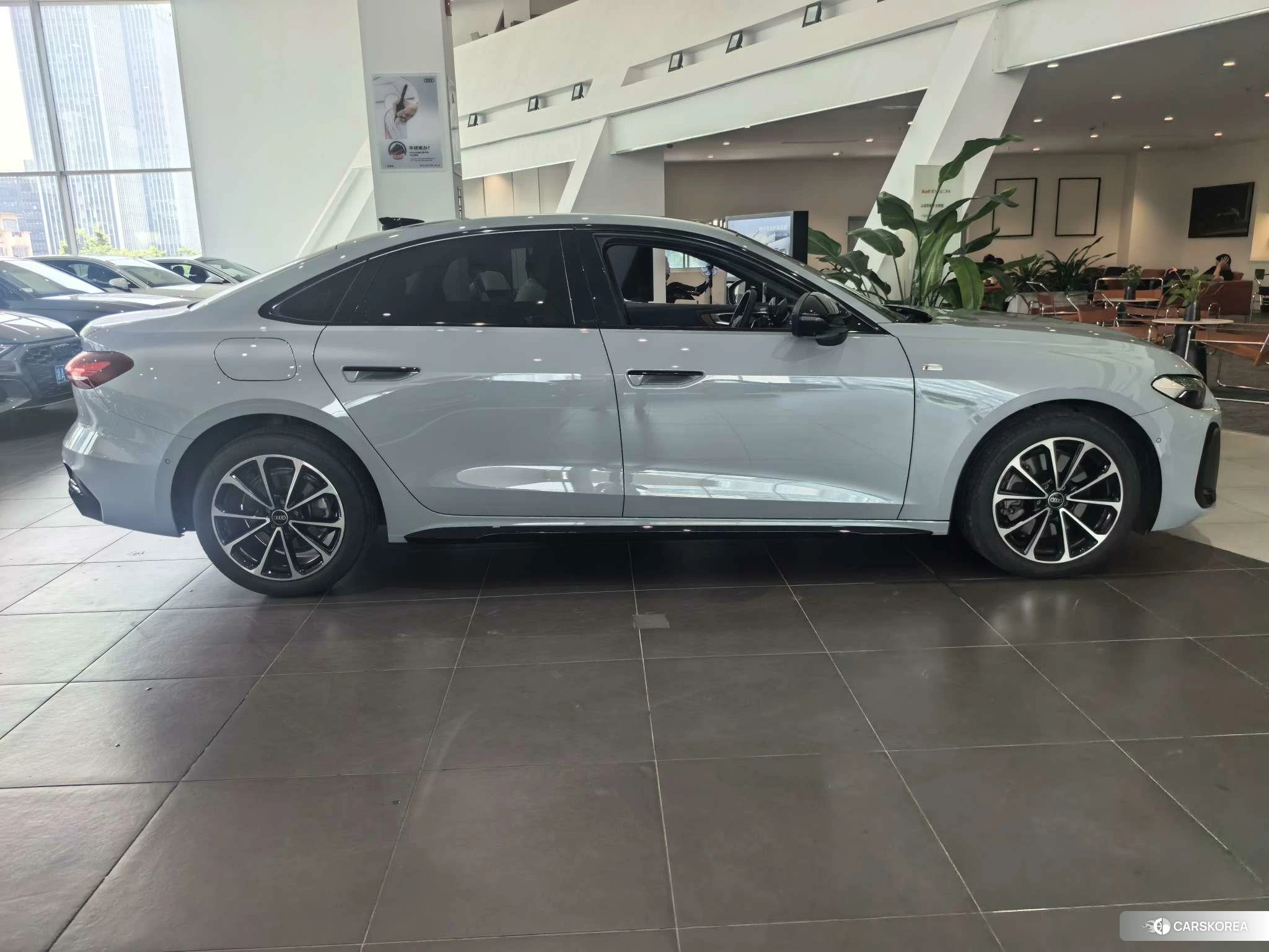 Audi A5L id 4419176 из Китая 17