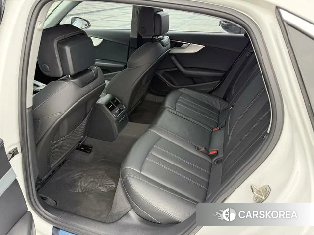 Audi A4L id 4275517 из Китая 13