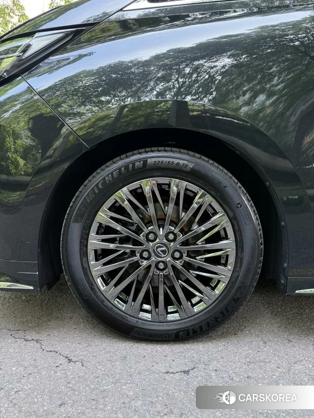 Lexus LM id 4342240 из Китая 15