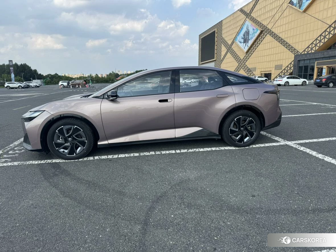 Toyota bZ3 id 4498852 из Китая 8