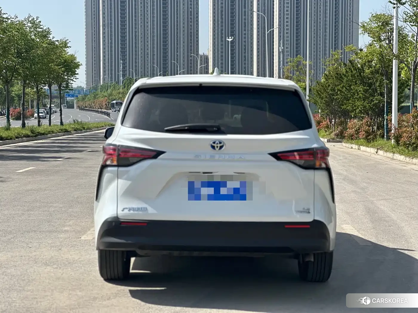 Toyota Sienna id 4547218 из Китая 8