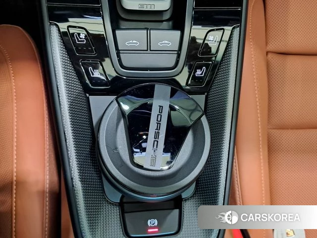 Porsche 911(992) id 4321473 из Кореи 18