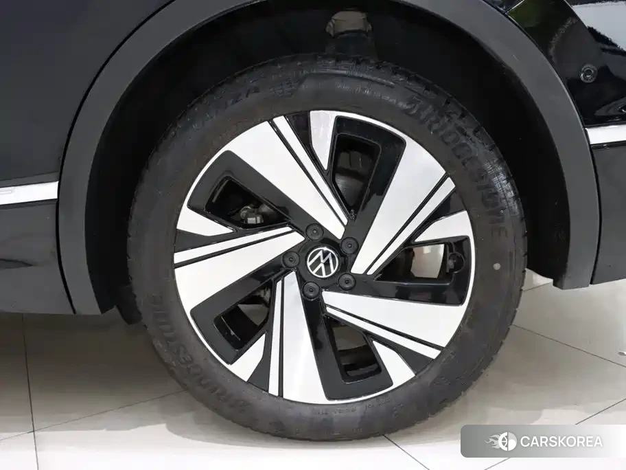 Volkswagen Tiguan L id 4629034 из Китая 18