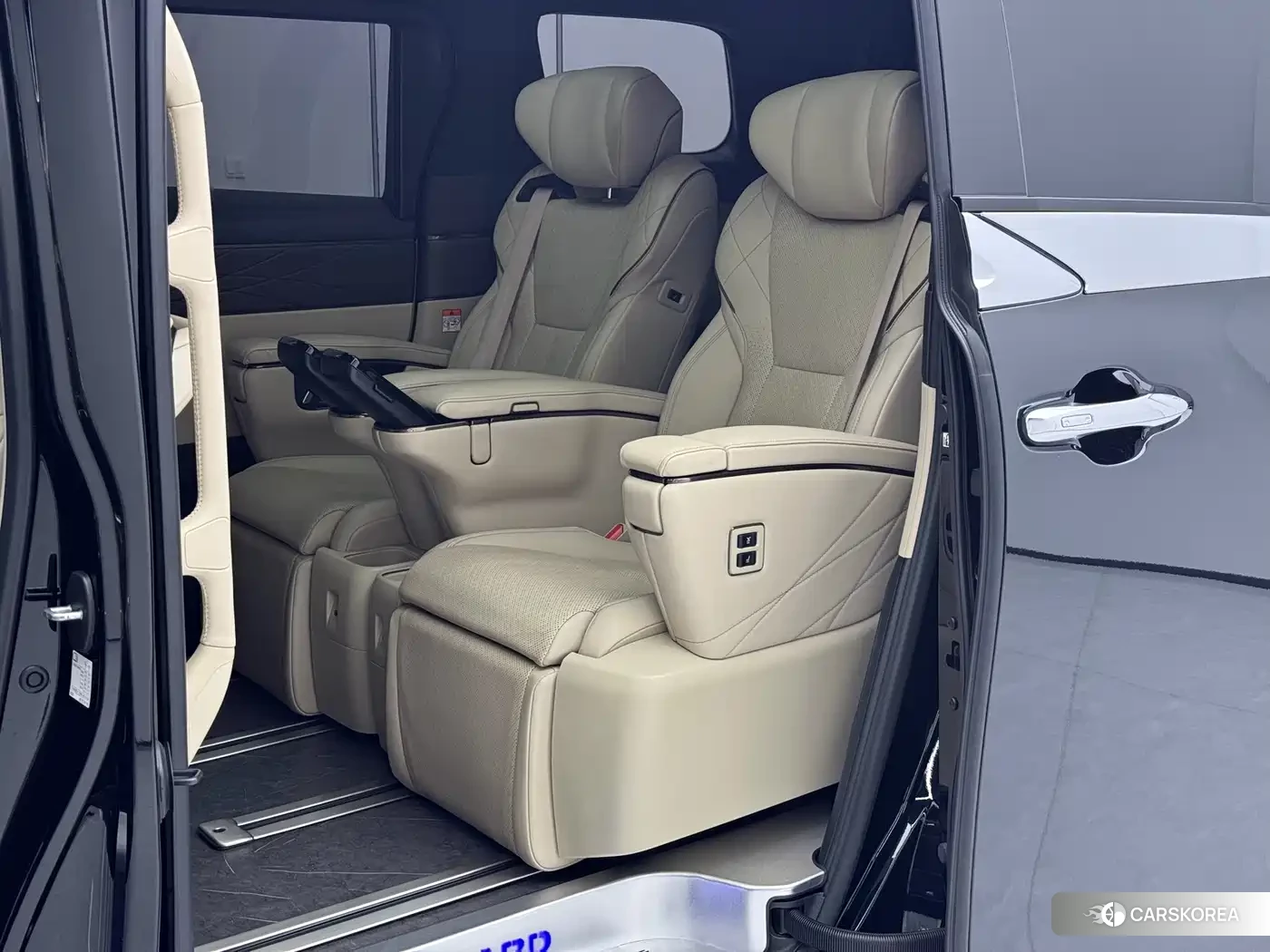 Toyota Elfa id 4583749 из Китая 27