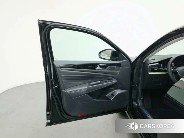 Volkswagen Passat PHEV id 4300927 из Китая 23