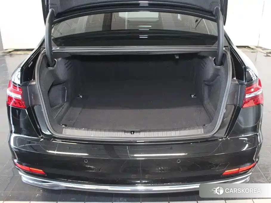 Audi A6L id 4685990 из Китая 13