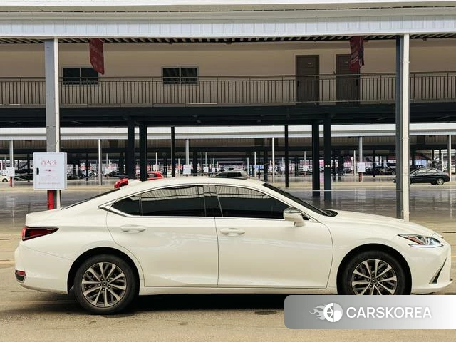 Lexus ES id 4291400 из Китая 14