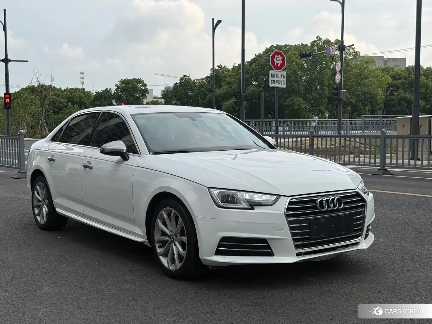 Audi A4L id 4680774 из Китая 12