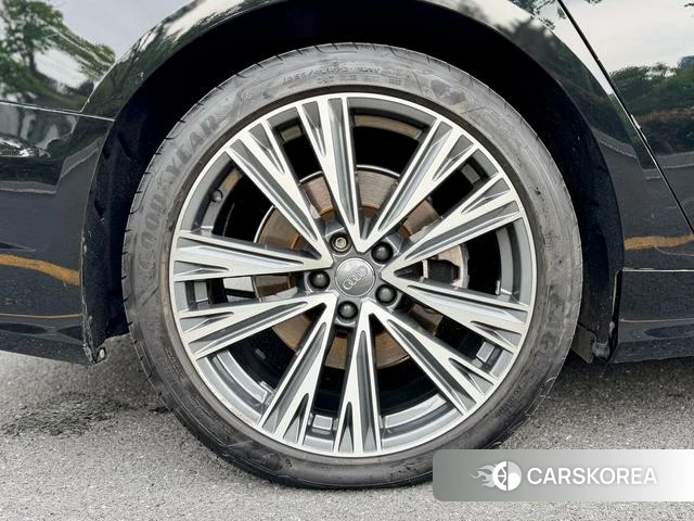 Audi A6L id 4300993 из Китая 21