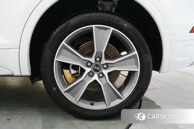 Audi Q5L id 4273671 из Китая 18