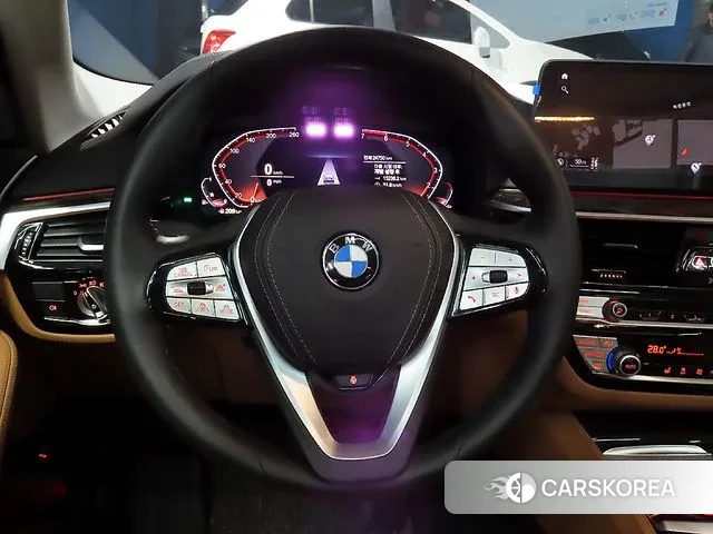 BMW 5 Series (G30) id 3763970 из Кореи 18