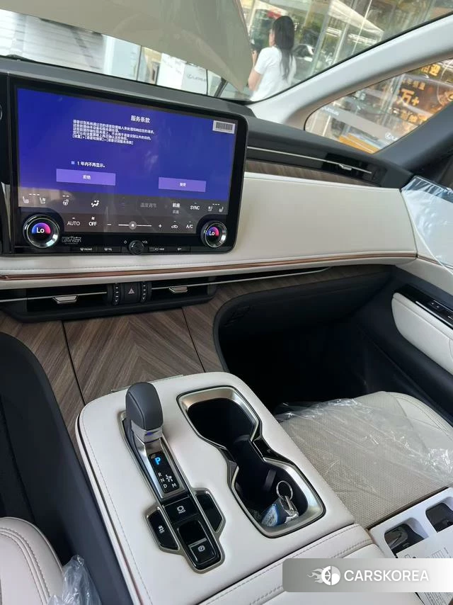 Lexus LM id 4239594 из Китая 10