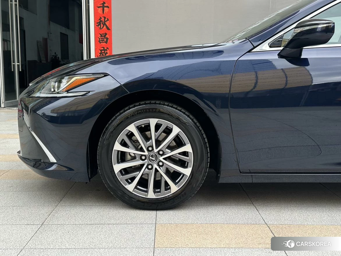 Lexus ES id 4420839 из Китая 23