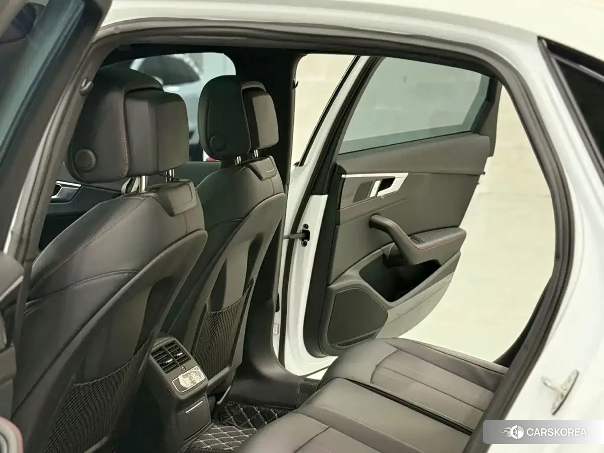 Audi A4L id 4629599 из Китая 8