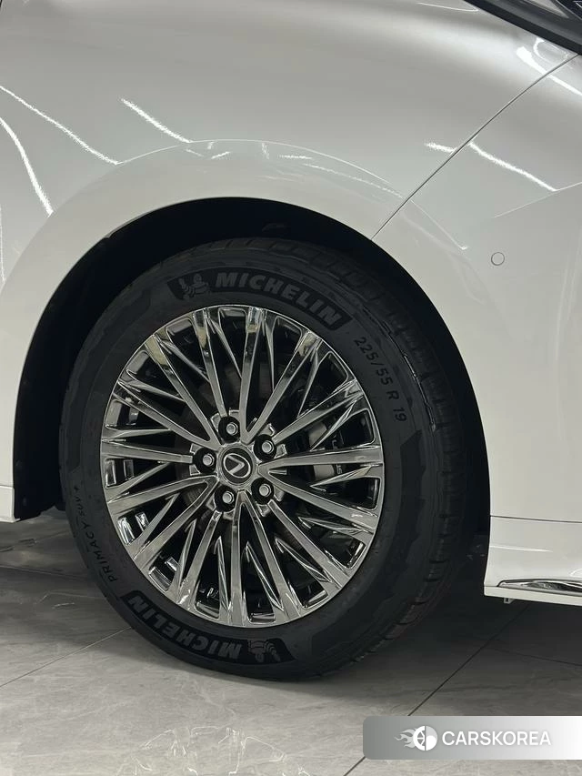 Lexus LM id 4278818 из Китая 8