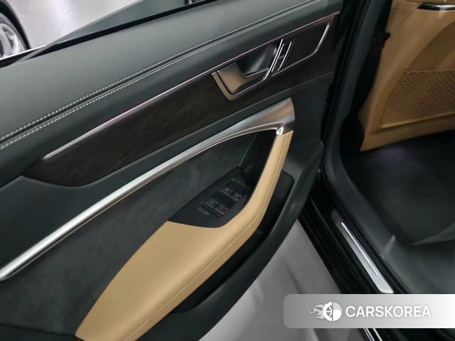 Audi A6L id 4334904 из Китая 9