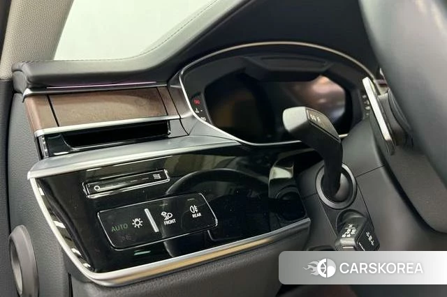 Audi A8 id 4263910 из Китая 15