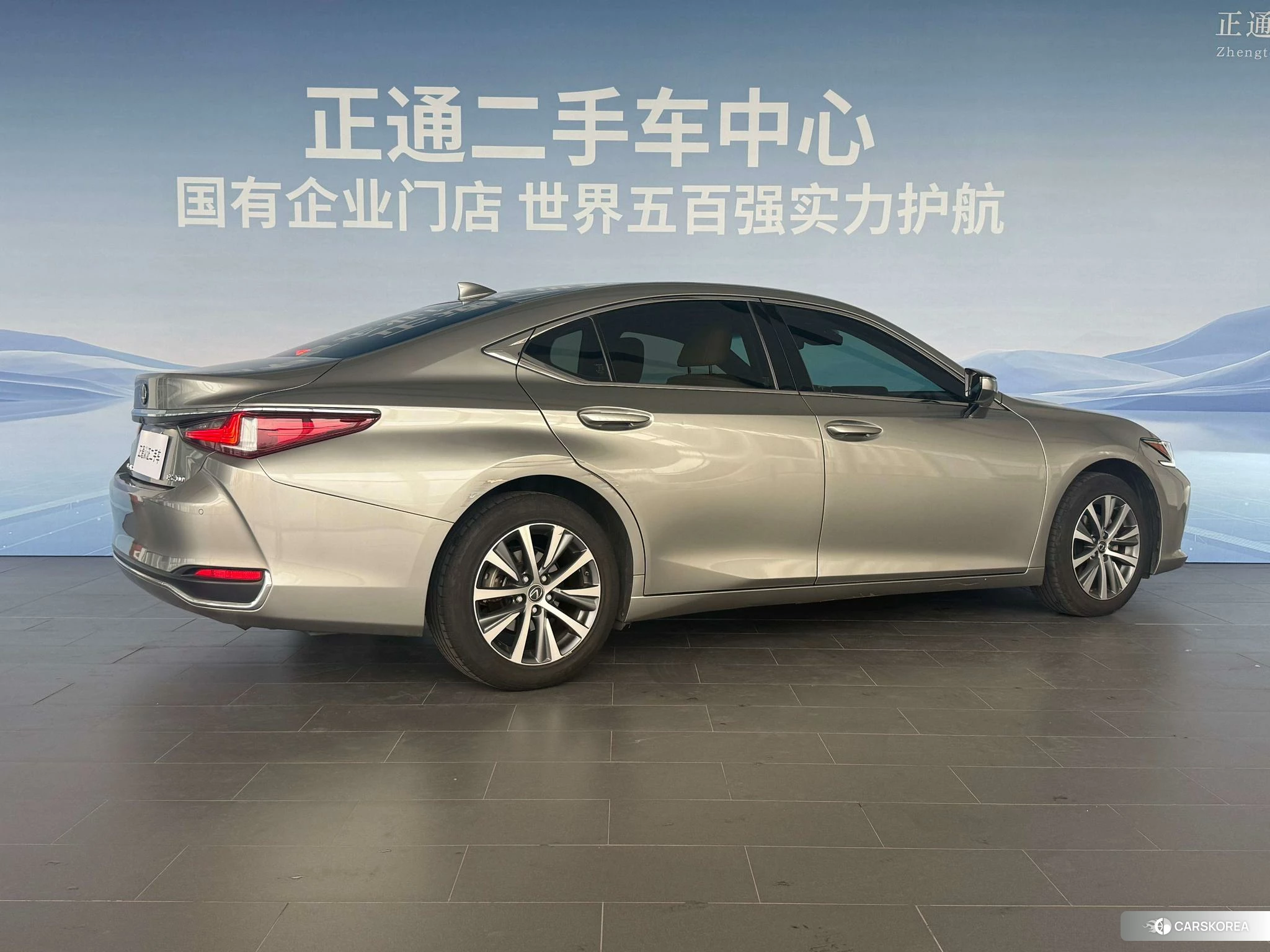Lexus ES id 4493233 из Китая 24