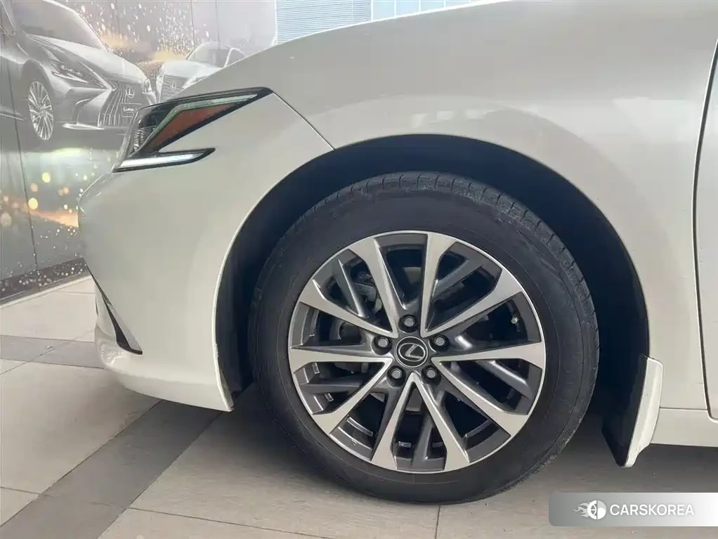 Lexus ES id 4565197 из Китая 8