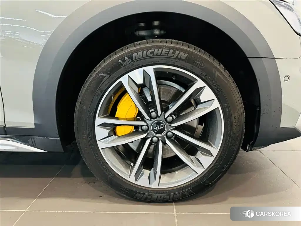 Audi A4L id 4628249 из Китая 13