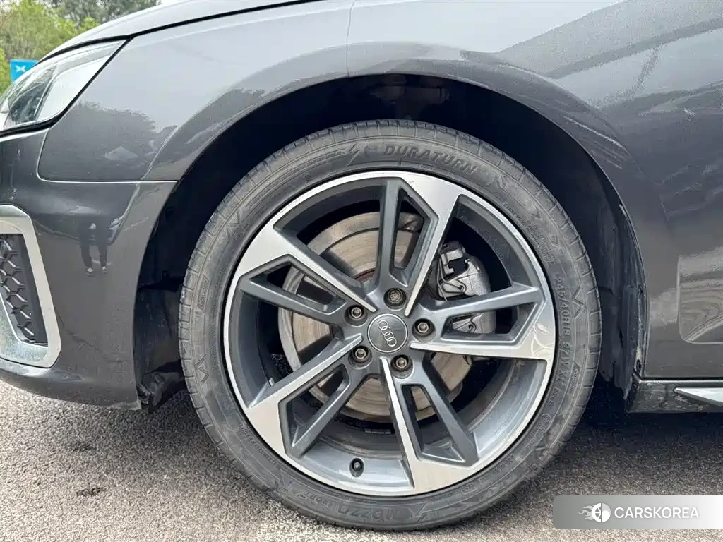 Audi A4L id 4548234 из Китая 28