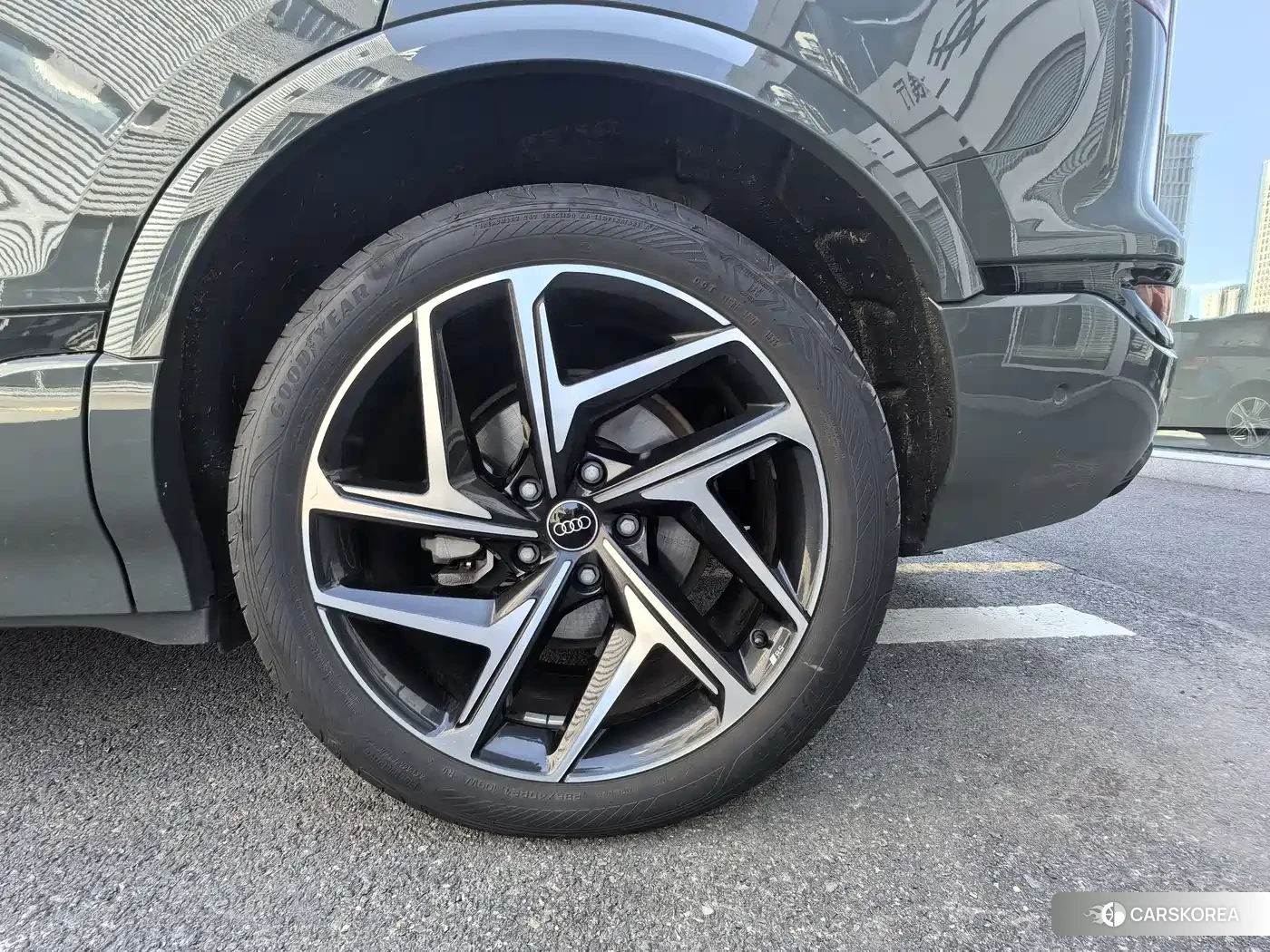Audi Q6L Sportback e-tron id 4547566 из Китая 9