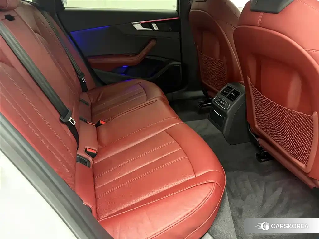 Audi A4L id 4622387 из Китая 12