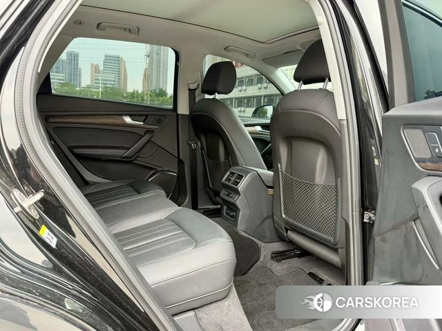 Audi Q5L id 4300032 из Китая 16