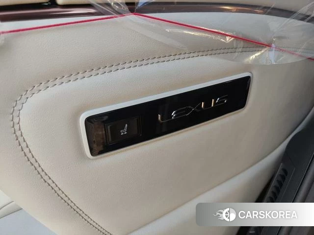 Lexus LM id 4262451 из Китая 19