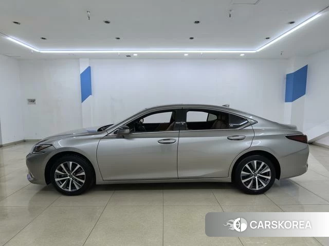 Lexus ES id 4219900 из Китая 16