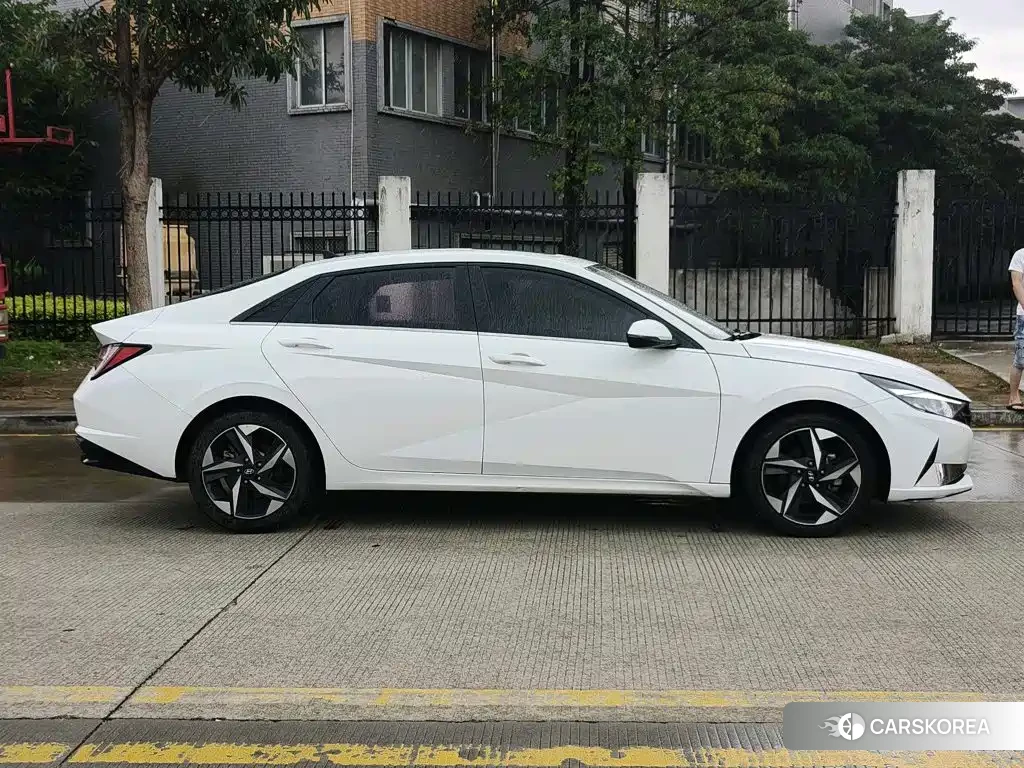 Hyundai Elantra id 4601785 из Китая 8