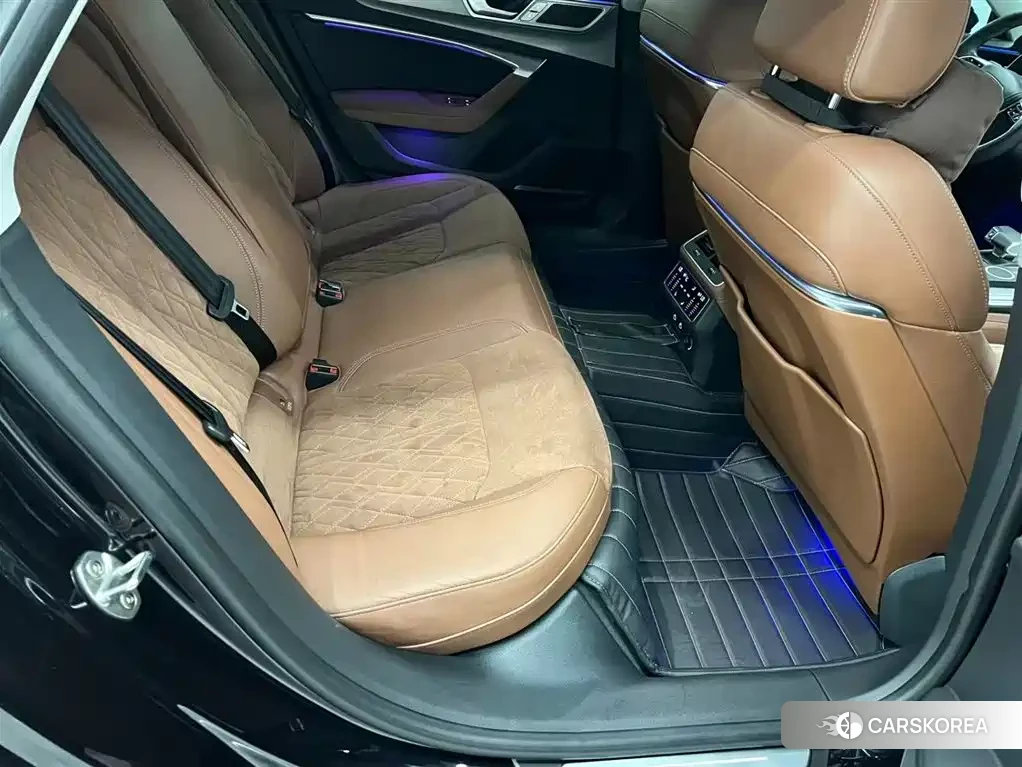 Audi A7L id 4548031 из Китая 14