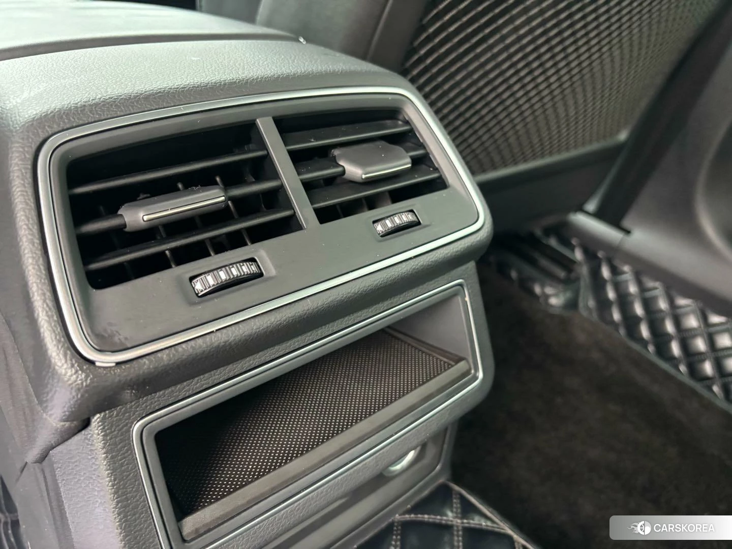 Audi A6L id 4452980 из Китая 13