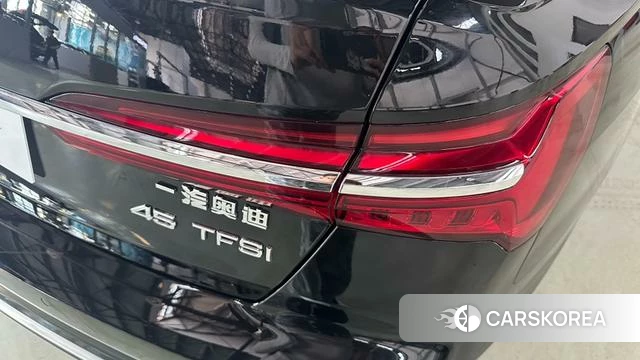 Audi A6L id 4392175 из Китая 15