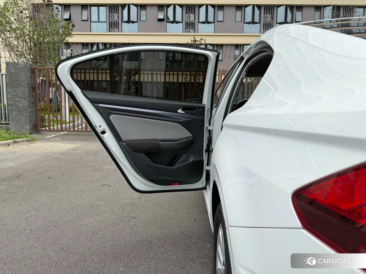 Volkswagen Bora id 4498954 из Китая 19