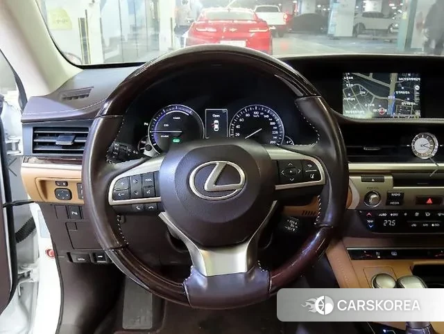 Lexus New ES300h id 3647414 из Кореи 18