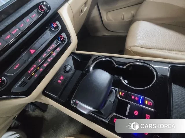 Kia The New Carnival id 3193220 из Кореи 8