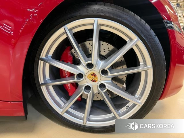 Porsche 911(992) id 4508001 из Кореи 16