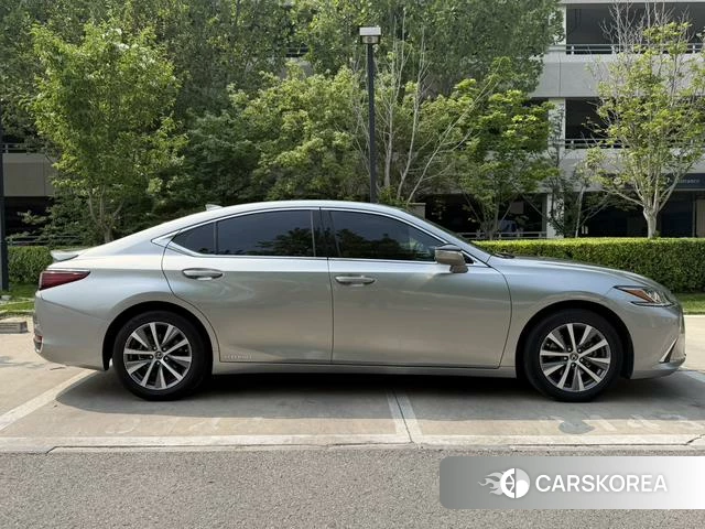 Lexus ES id 4272358 из Китая 8