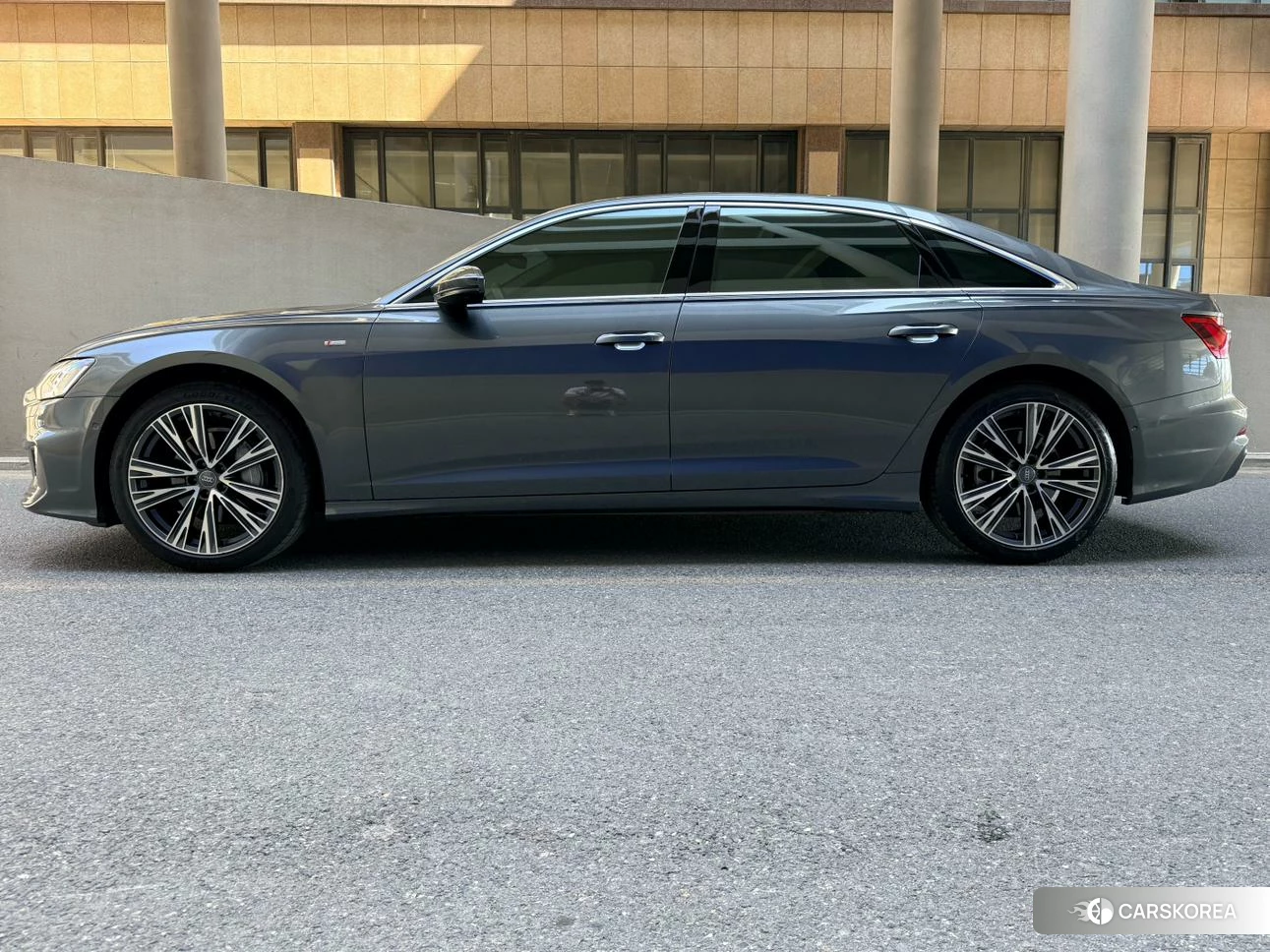 Audi A6L id 4473913 из Китая 10