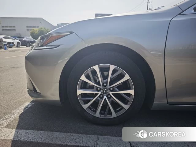 Lexus ES id 4238601 из Китая 13