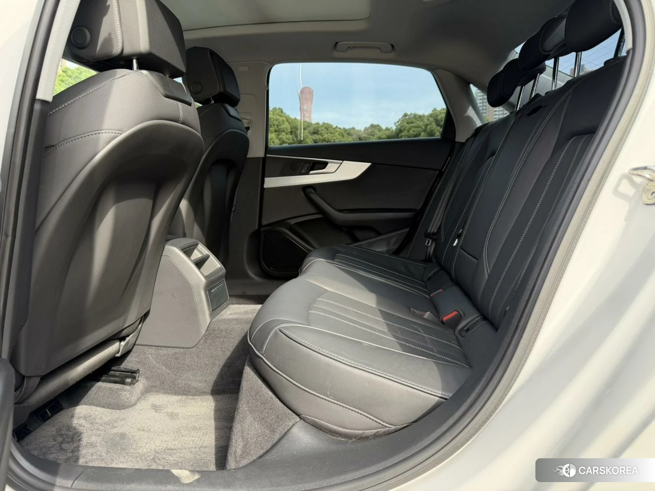 Audi A4L id 4420222 из Китая 9