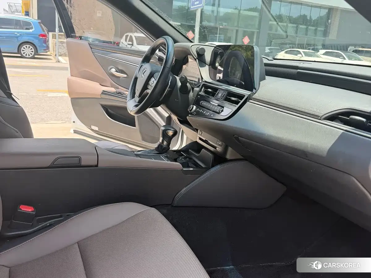 Lexus ES id 4599755 из Китая 9