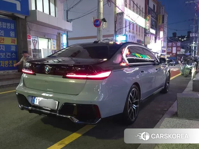 BMW 7 Series (G70) id 3288598 из Кореи 17