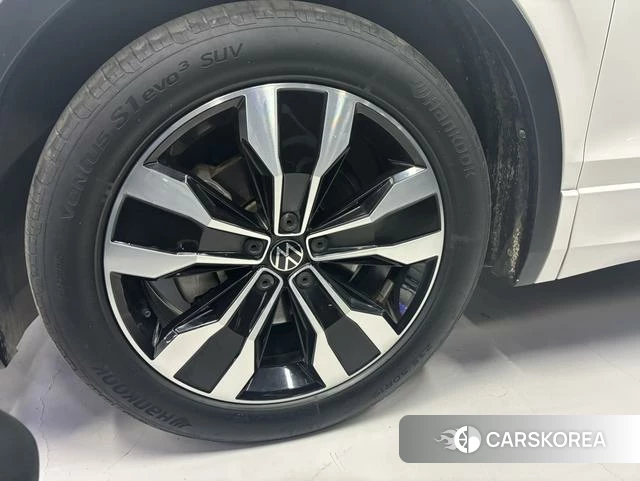 Volkswagen Tiguan L id 4299840 из Китая 9