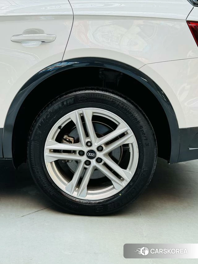 Audi Q5L id 3889112 из Китая 11