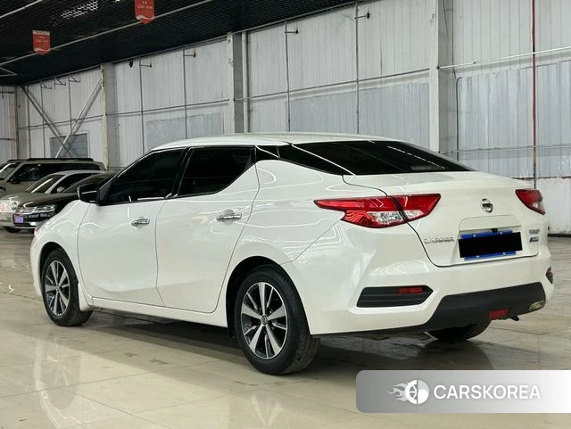Nissan Bluebird id 4261726 из Китая 8