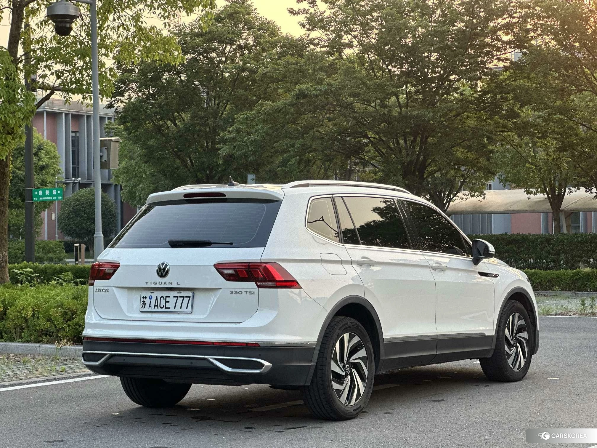 Volkswagen Tiguan L id 4405875 из Китая 8