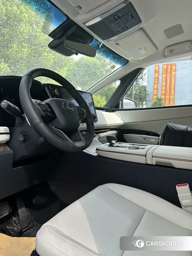 Lexus LM id 4273846 из Китая 12