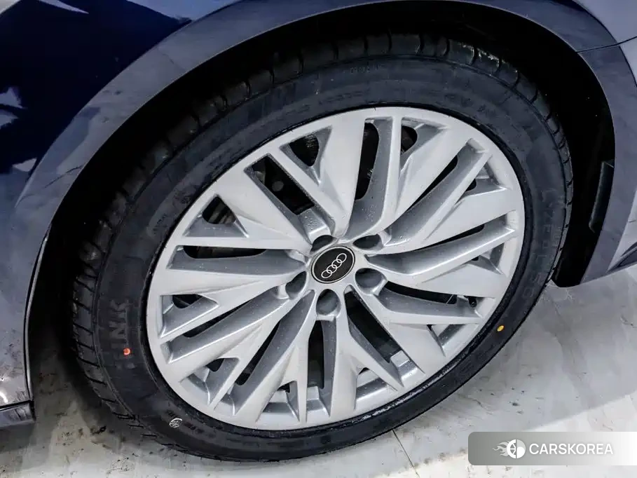 Audi A7L id 4649227 из Китая 33